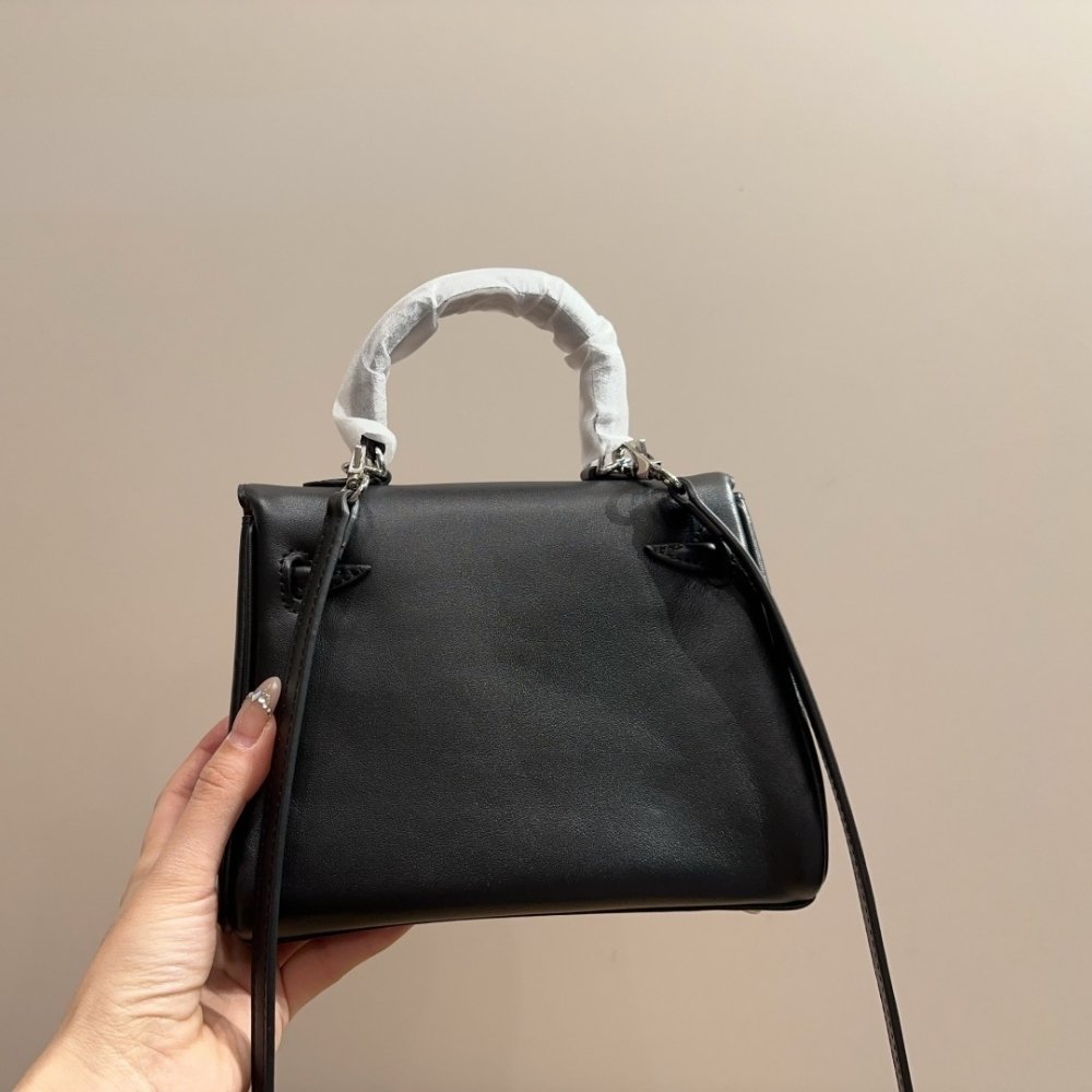 H**me5 Kelly Doll Horseshoe Quelle Idole Black Bleu 17Cm