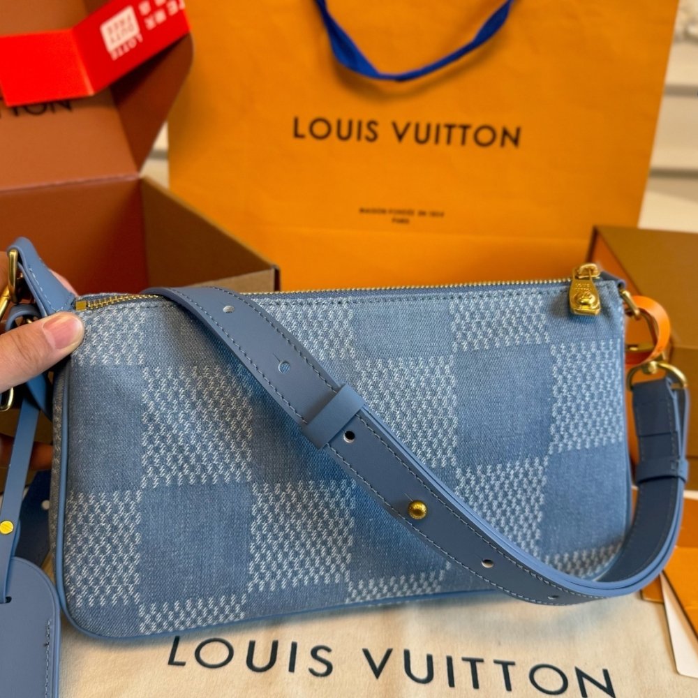 L0vis Vvtt0n Pochette Accessories Xl Damier Denim Blue 28Cm N00204