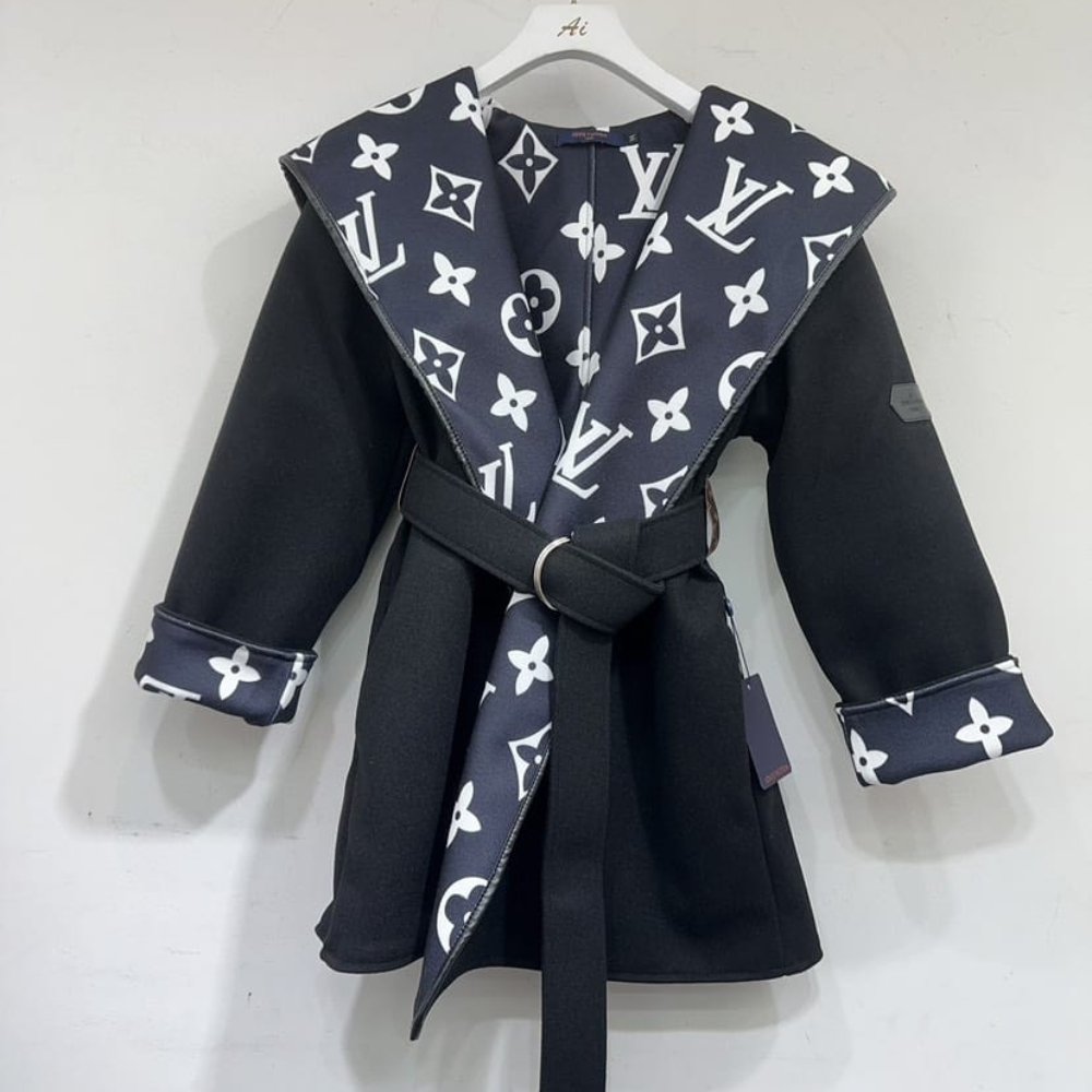 L0vis Vvtt0n Signature Short Hooded Wrap Coat Black