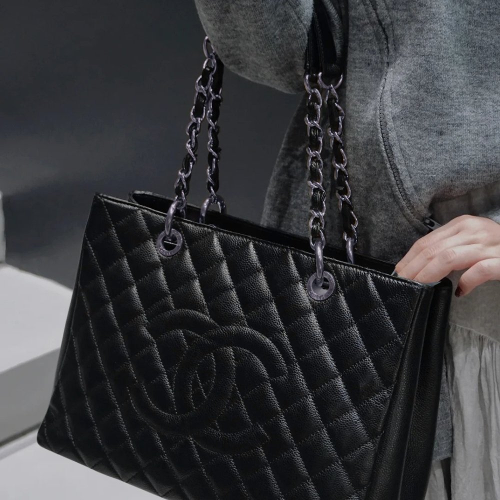 Ch**el Grand Shopping Tote Bag Black Caviar Silver Tone Chain 34Cm