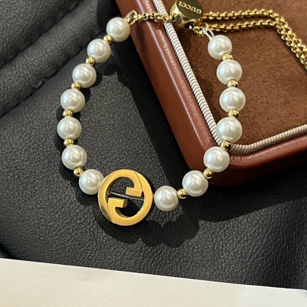 Gvc*1 Interlocking Pearl Bracelet Gold ‎839033 JCF27 8062