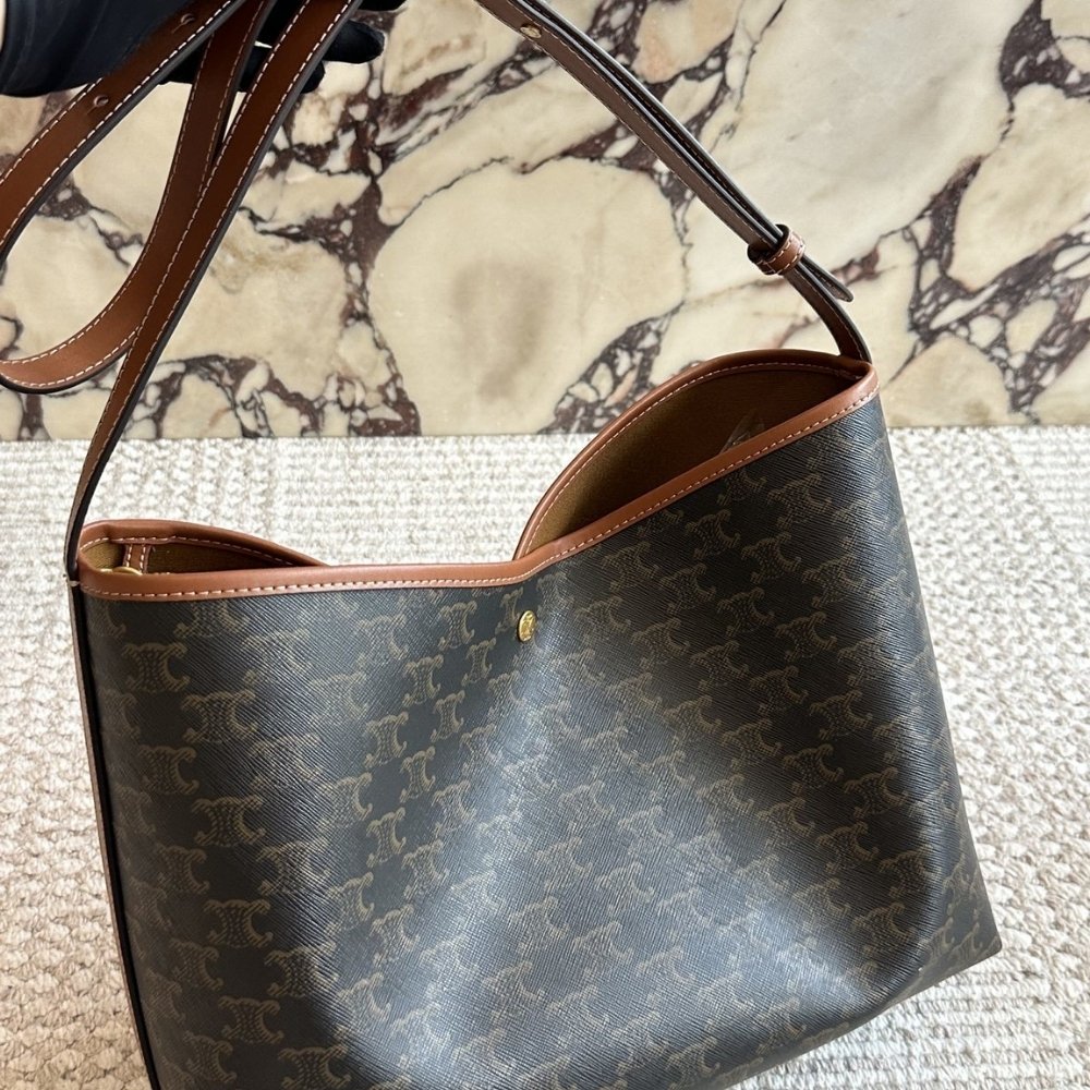Ce1i*e Soft Shopper Bag In Triomphe Canvas 33Cm 123912GXC 04LU