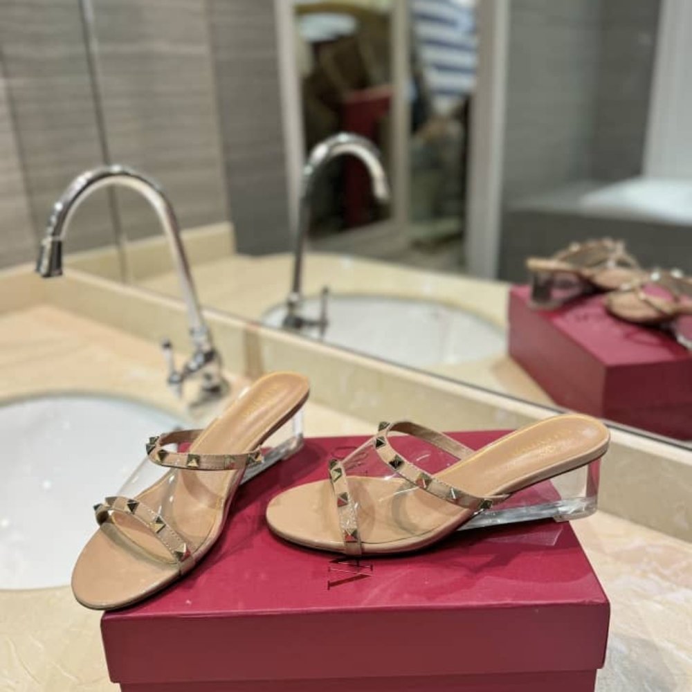 Va1e*ntin0 Garavani Rockstud Skin Heeled Sandals Beige