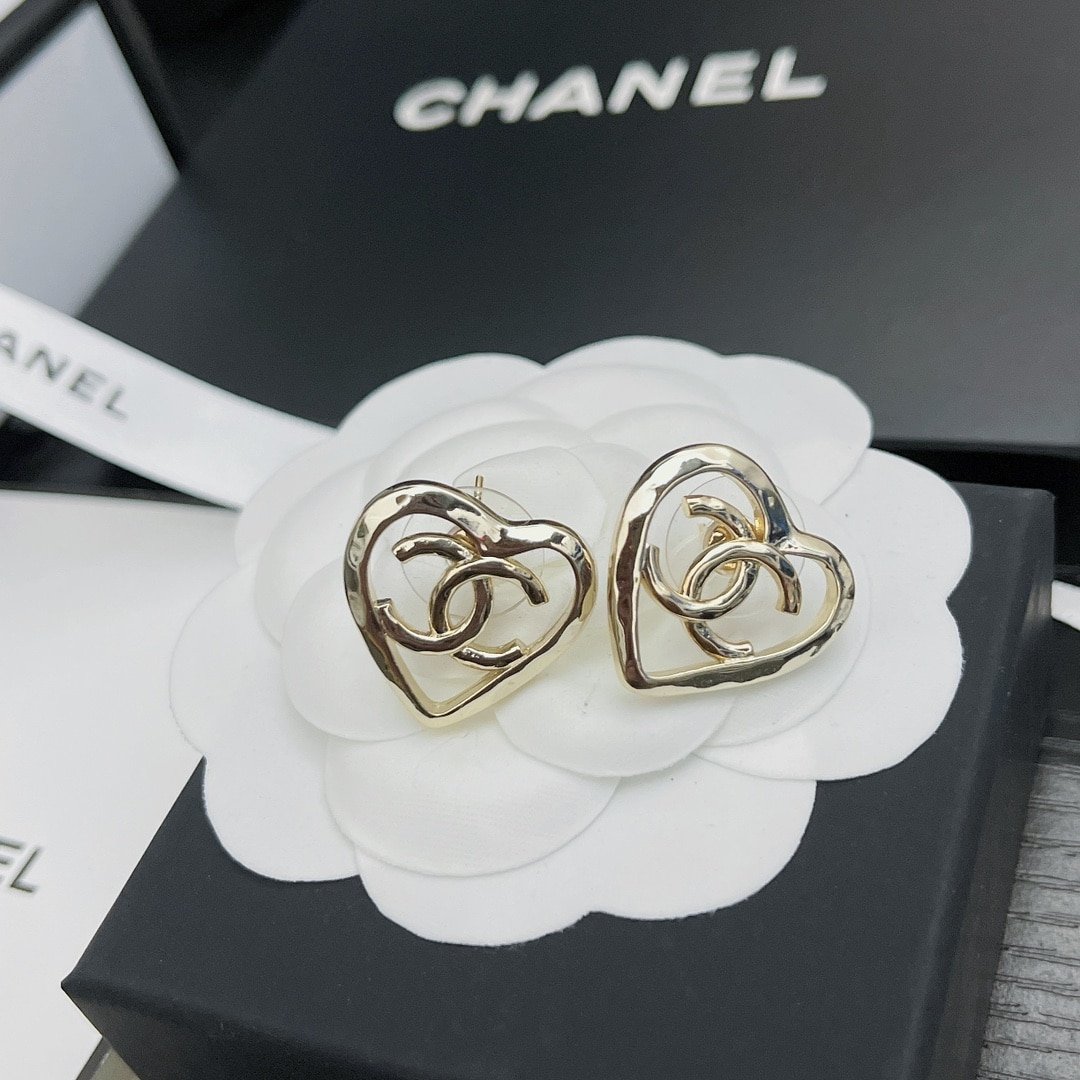 Ch**el Metal Cc Heart Coco In Love Earrings Gold