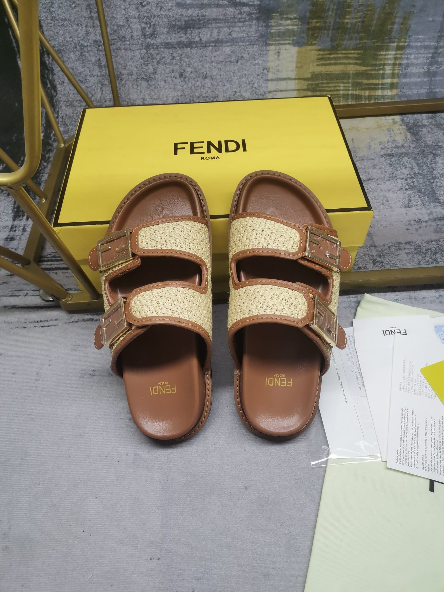 F**di Feel Leather Sandals Brown 8X8326Ao0Df1Lr0
