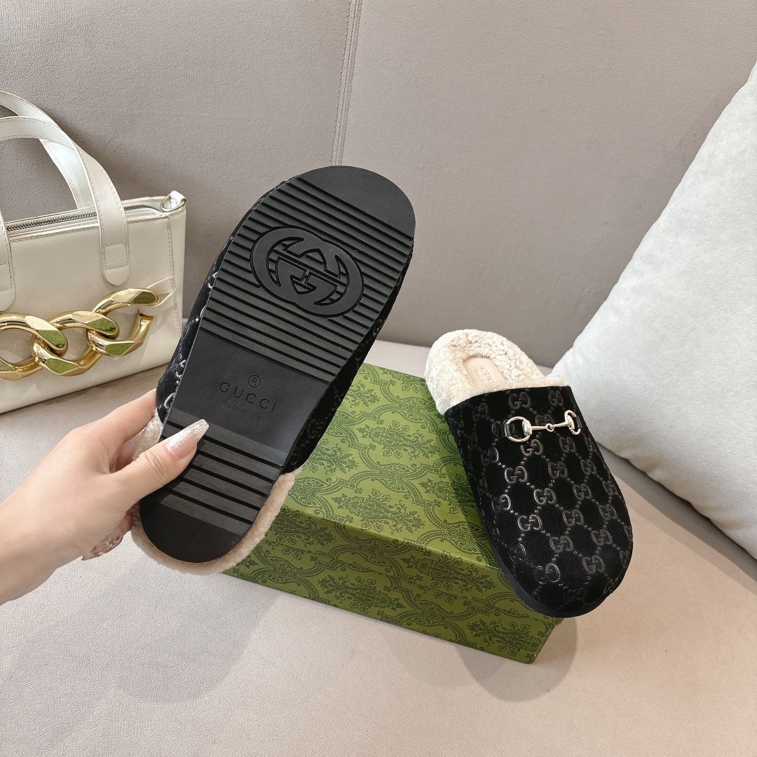 Gvc*1 Women’s Mule With Horsebit Gg Suede In Black