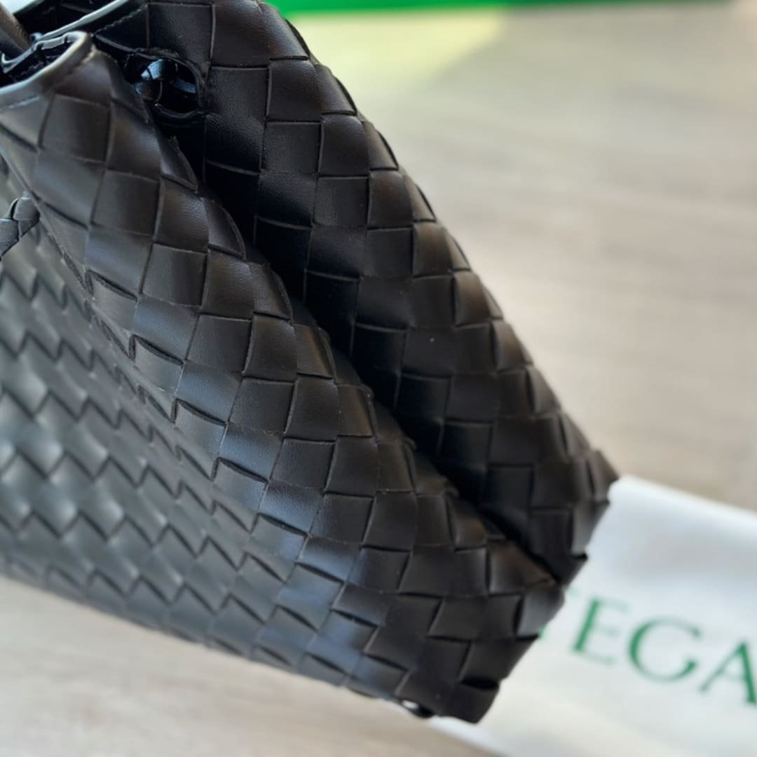 B0tt*ga Ven*ta Small Andiamo Gold Finish Black 25Cm 766014Vcpp11139