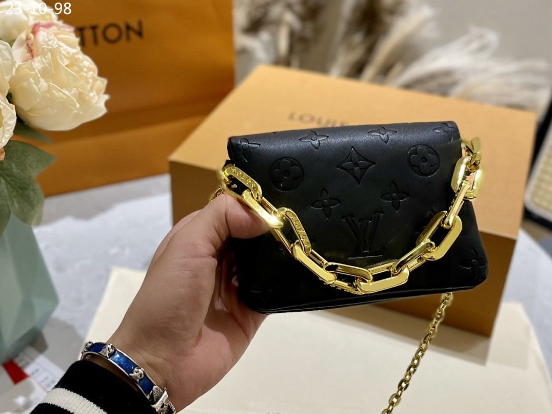 L0vis Vvtt0n Coussin Belt Bag Monogram Black 17Cm M81125