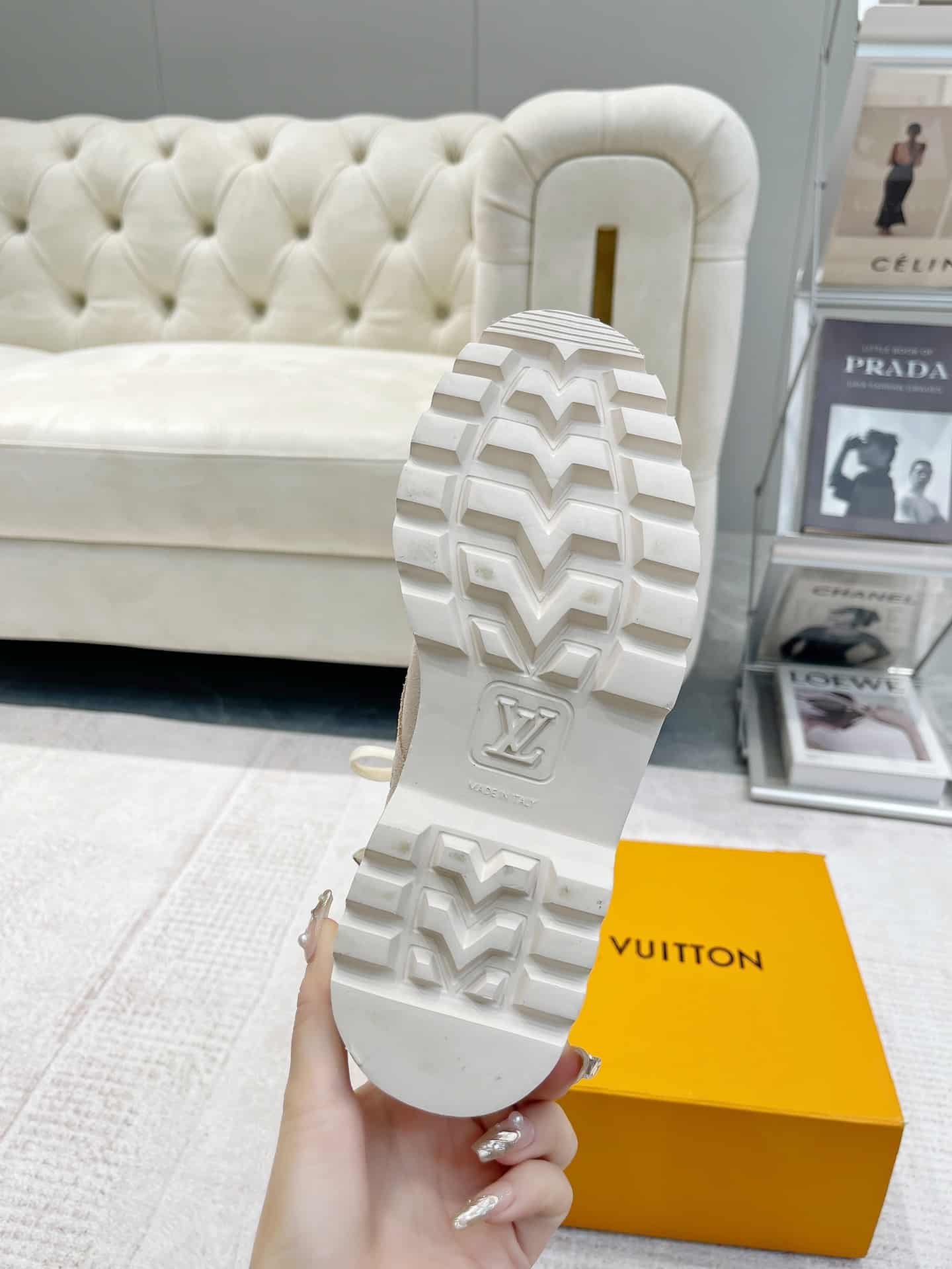 L0vis Vvtt0n Territory Flat Ranger White