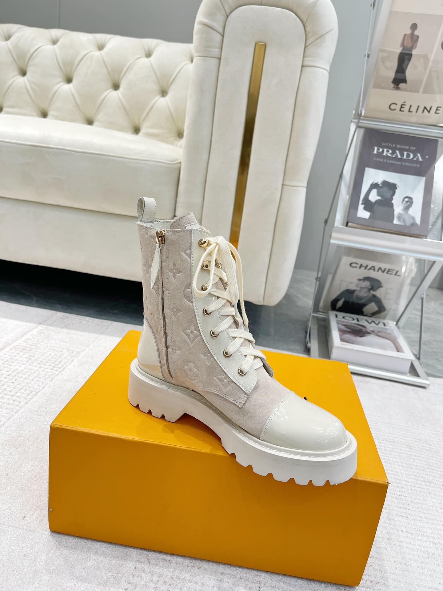 L0vis Vvtt0n Territory Flat Ranger White