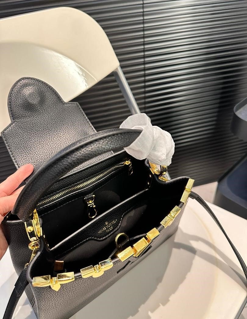 L0vis Vvtt0n Capucines Mm Bag Black 27Cm M54663