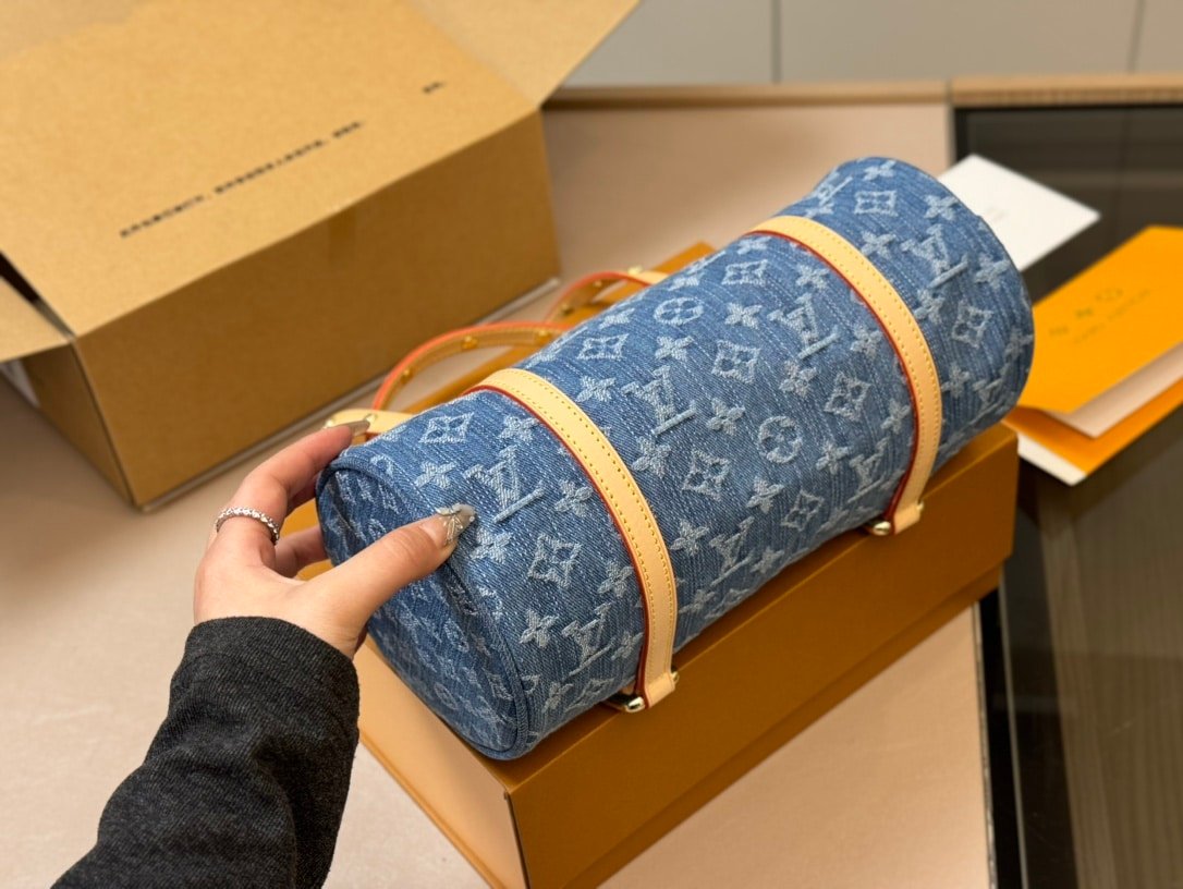 L0vis Vvtt0n Hills Pochette Denim Blue 27Cm M82949