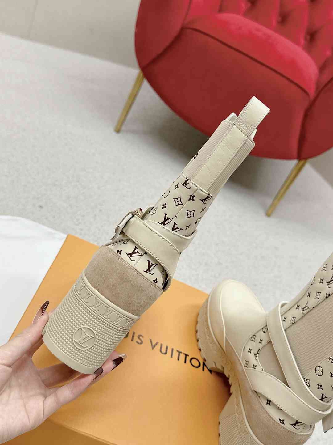 L0vis Vvtt0n Laureate Platform Chelsea Boot Beige 1Acaa1