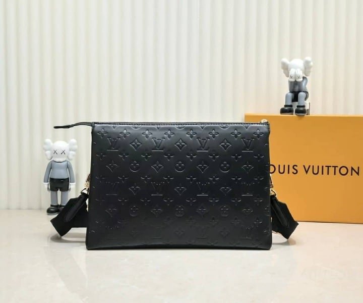 L0vis Vvtt0n Coussin MM Bag Black 34Cm