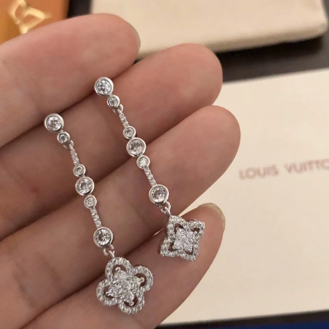 L0vis Vvtt0n Monogram Fusion Earrings White Gold Q96149