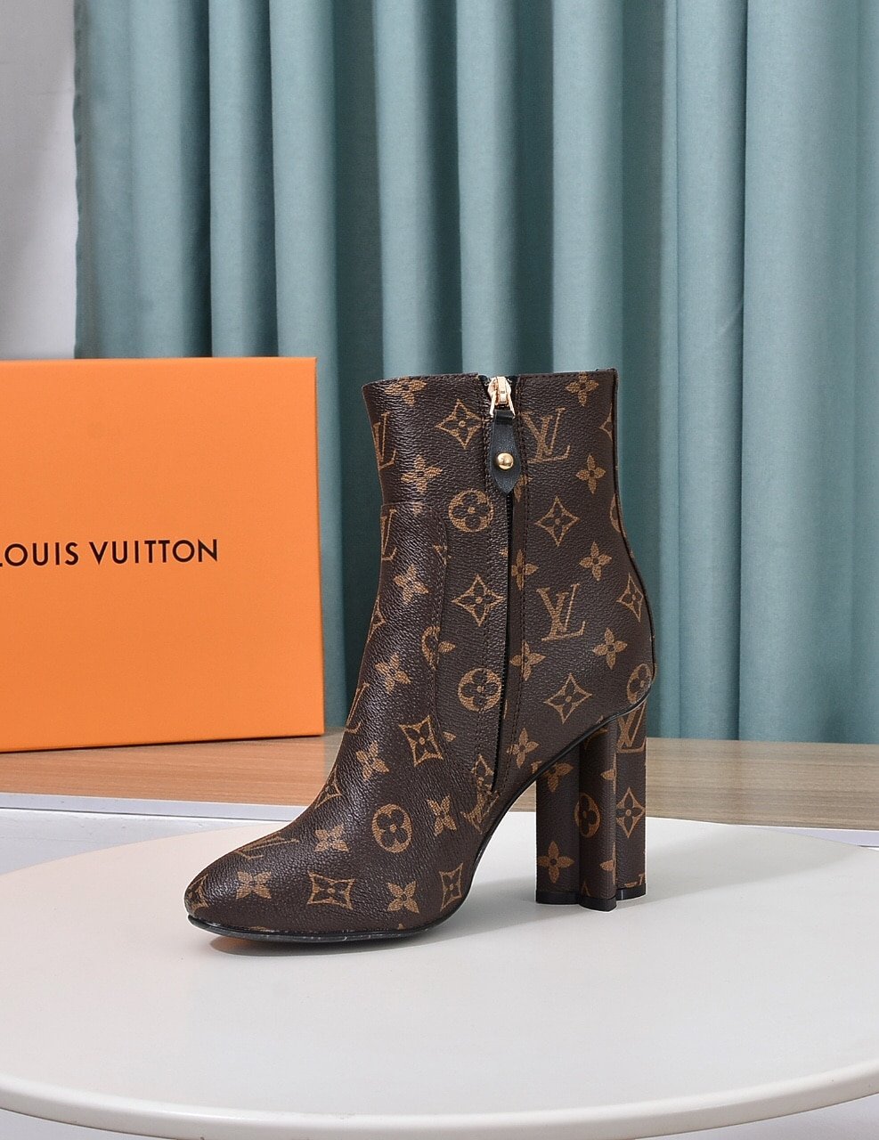 L0vis Vvtt0n Silhouette Ankle Boot Monogram Brown