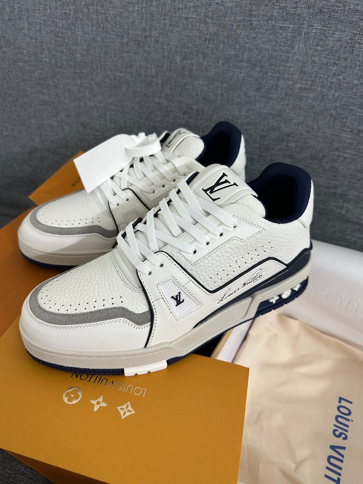 L0vis Vvtt0n Trainer 54 Signature Black