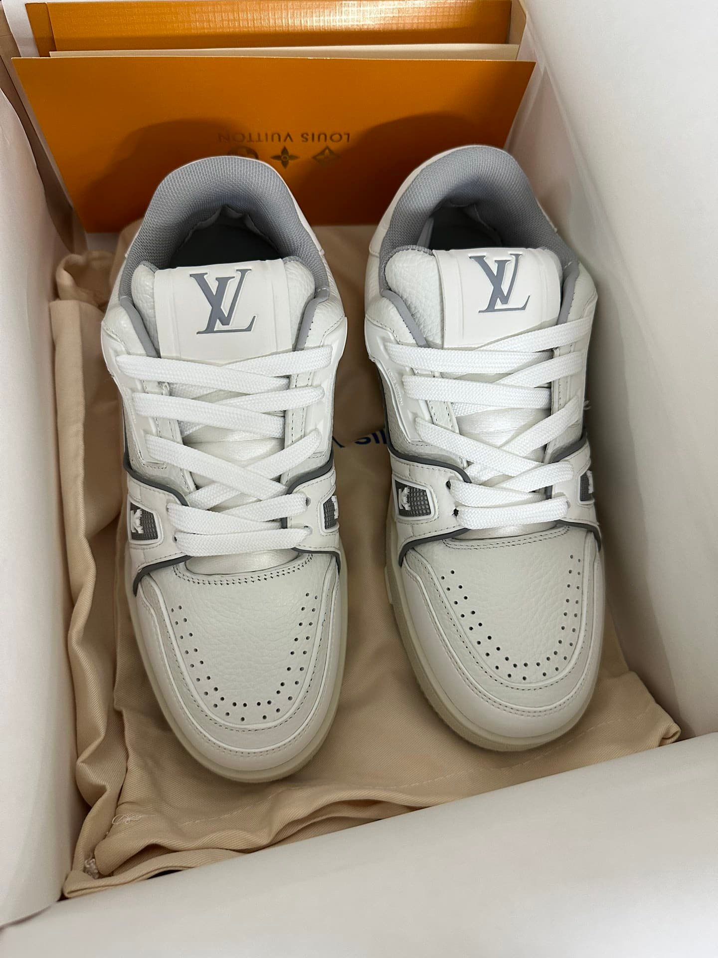 L0vis Vvtt0n Trainer 54 Signature White