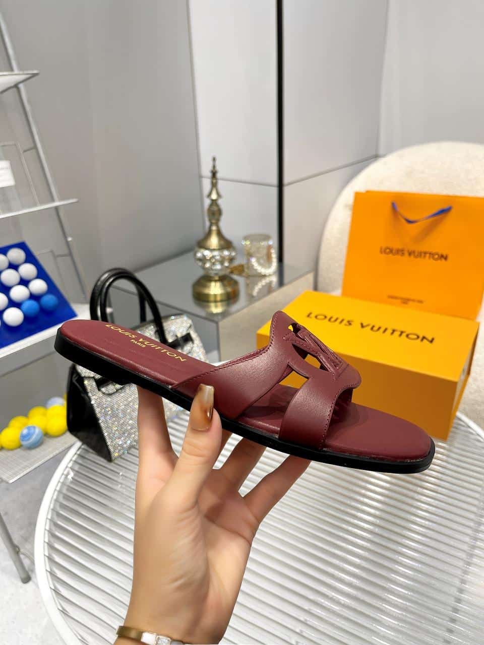 L0vis Vvtt0n Lv Isola Flat Mule Red 1Abp2W