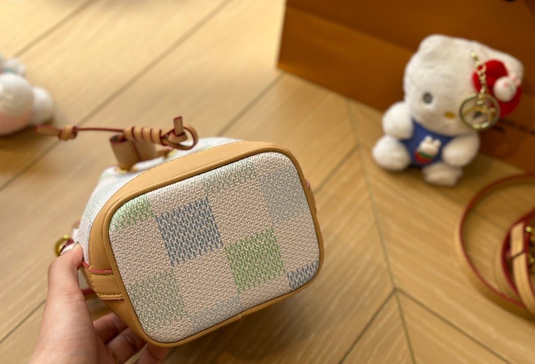 L0vis Vvtt0n Nano Noé Damier Canvas Pistachio 16Cm N40640
