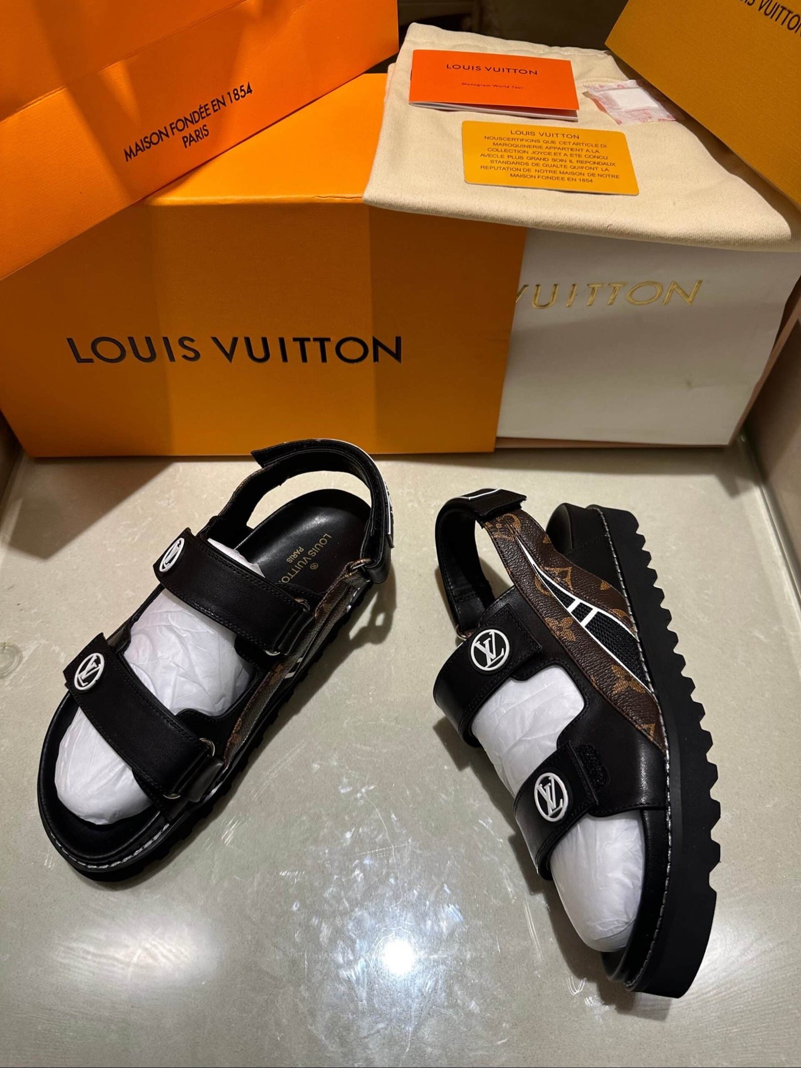 L0vis Vvtt0n Paseo Flat Comfort Sandals Black 1Ab0Xt