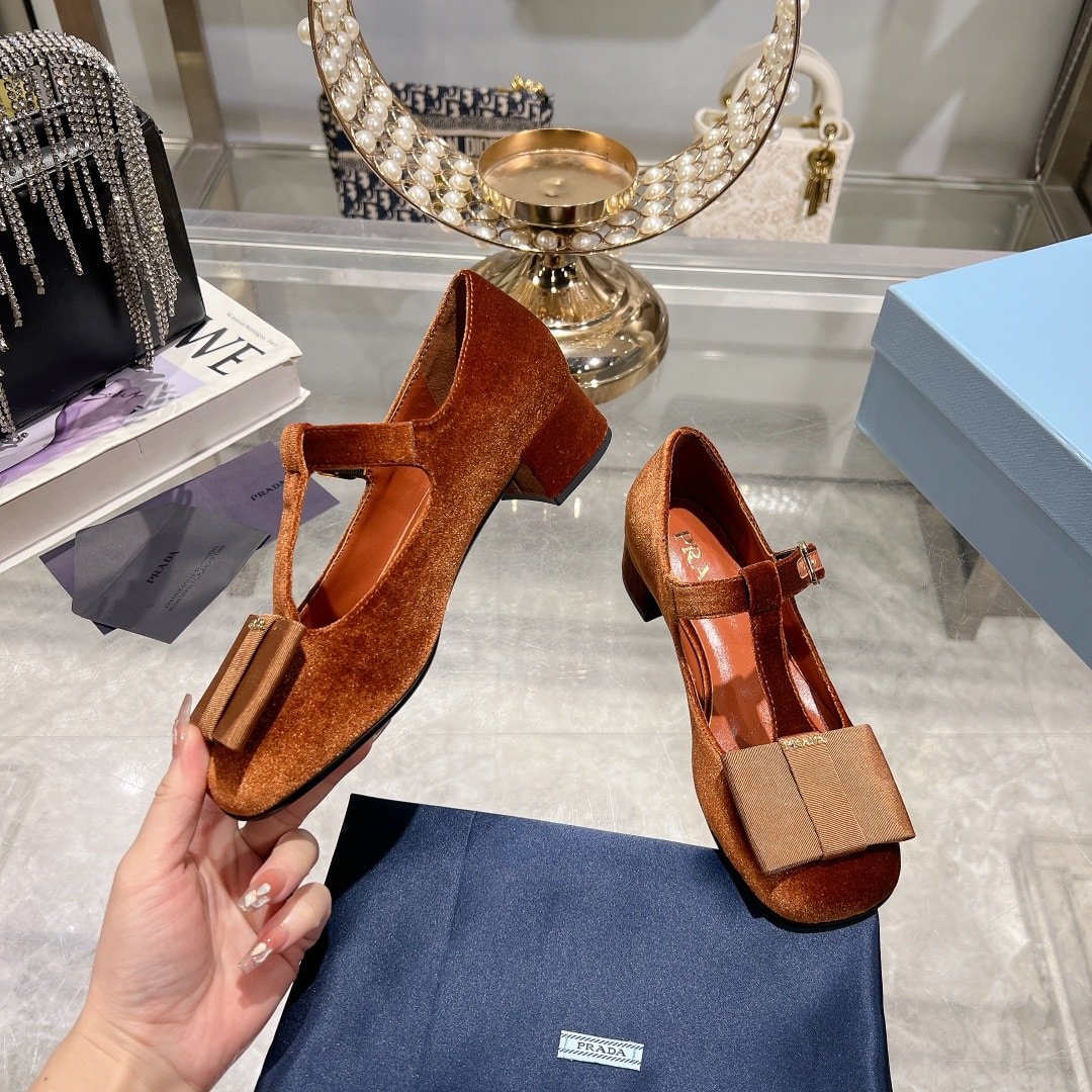 Pra*a Velvet Mary Pumps Ginger