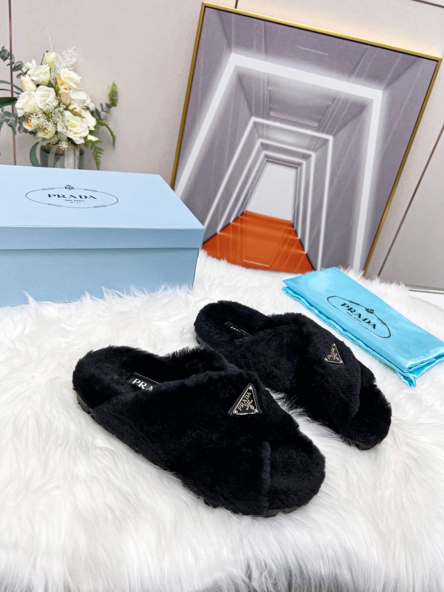 Pra*a Petal Black Terrycloth Sippers