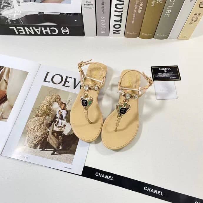 Ch**el Shiny Pearl Crystal Cc Heart Thong Sandals Yellow G39674 X01000 0S083