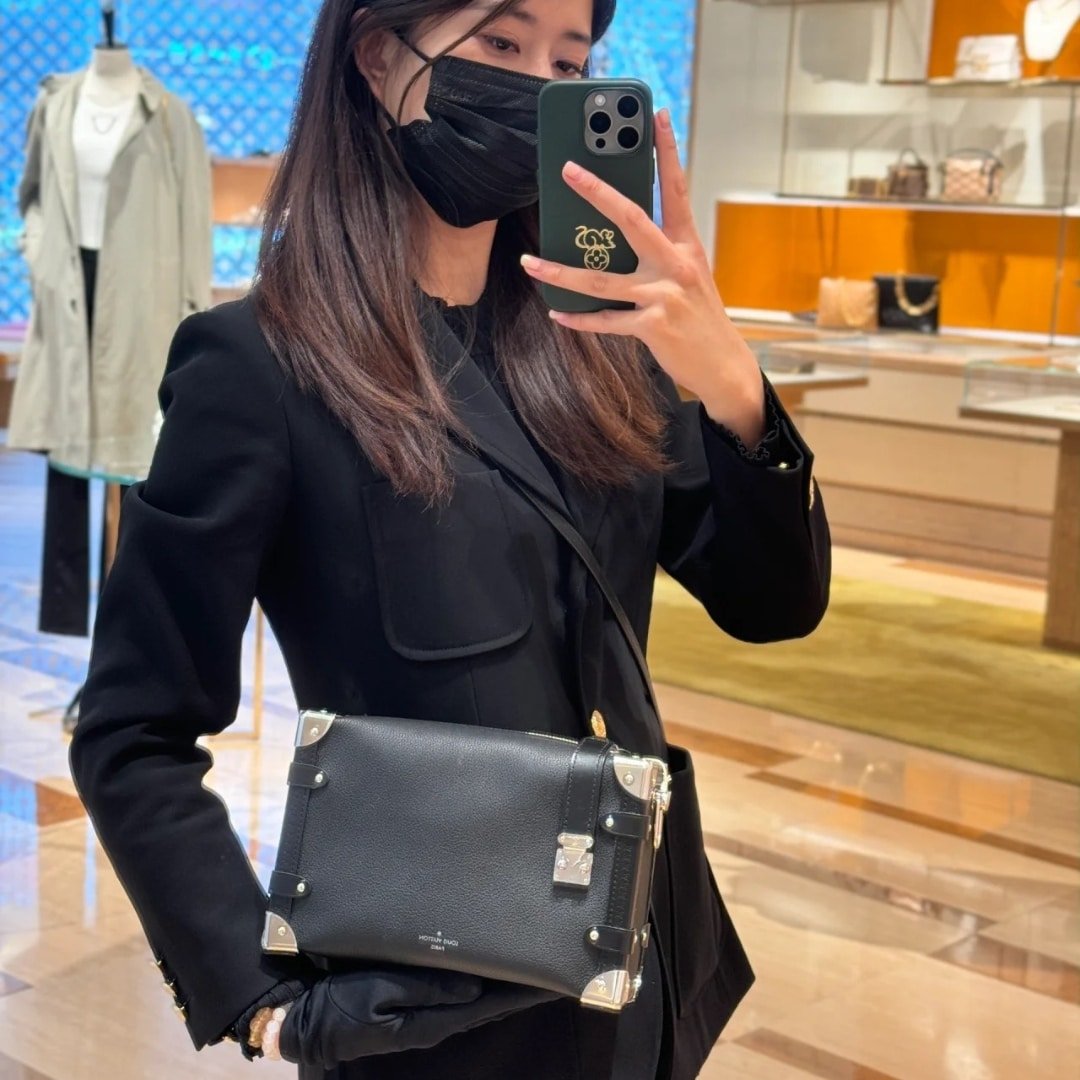 L0vis Vvtt0n Side Trunk Mm Grained Calf Leather Black 23Cm M25160