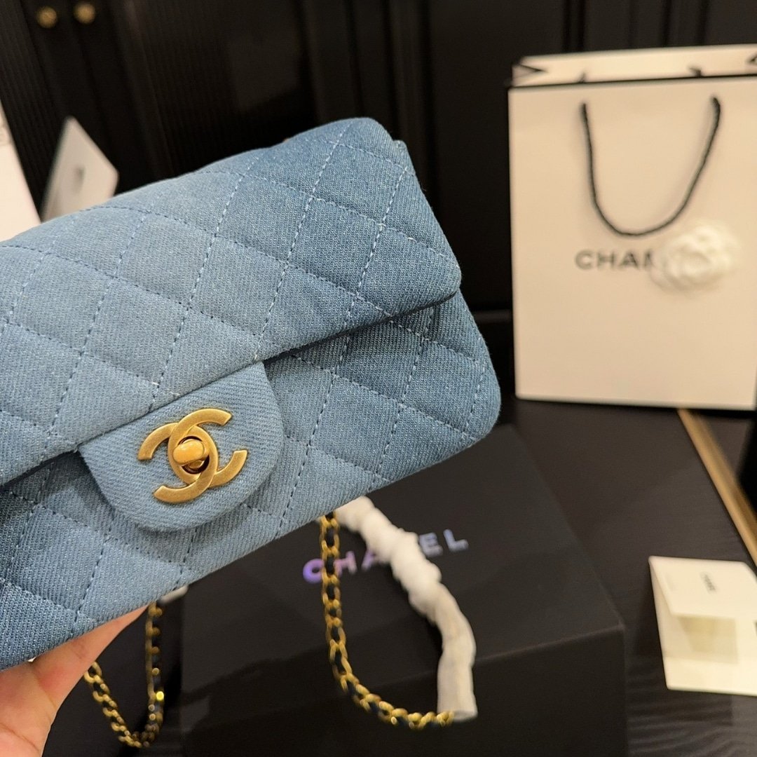 Ch**el Classic Handbag Washed Denim And Gold Tone Metal Blue 19Cm A01112 B16747 Nx158