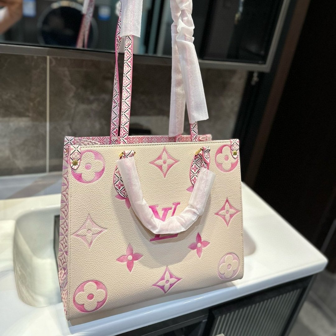 L0vis Vvtt0n By The Pool On The Go PM Tote Bag Pink 34Cm M22976