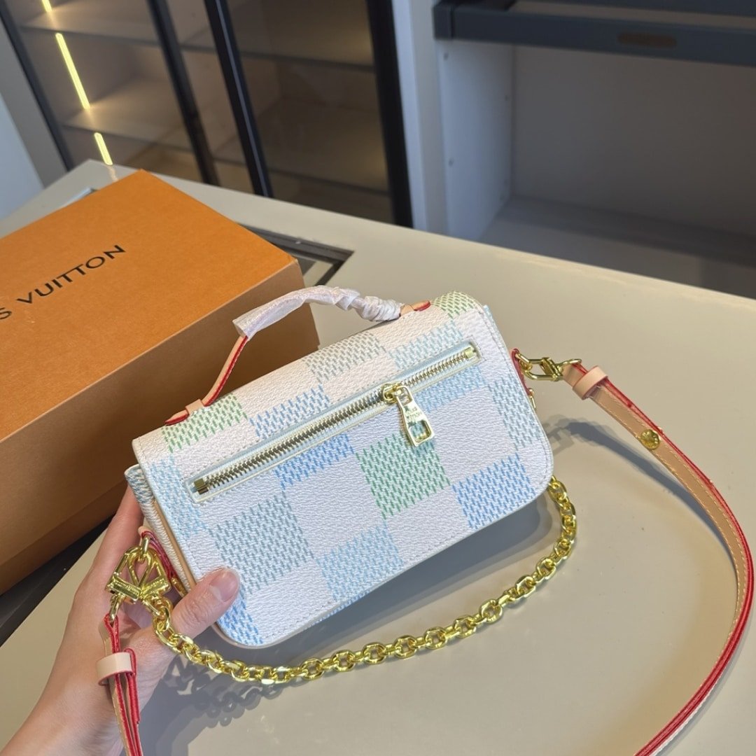 L0vis Vvtt0n Pochette Métis East West Damier Canvas Light Blue 21Cm