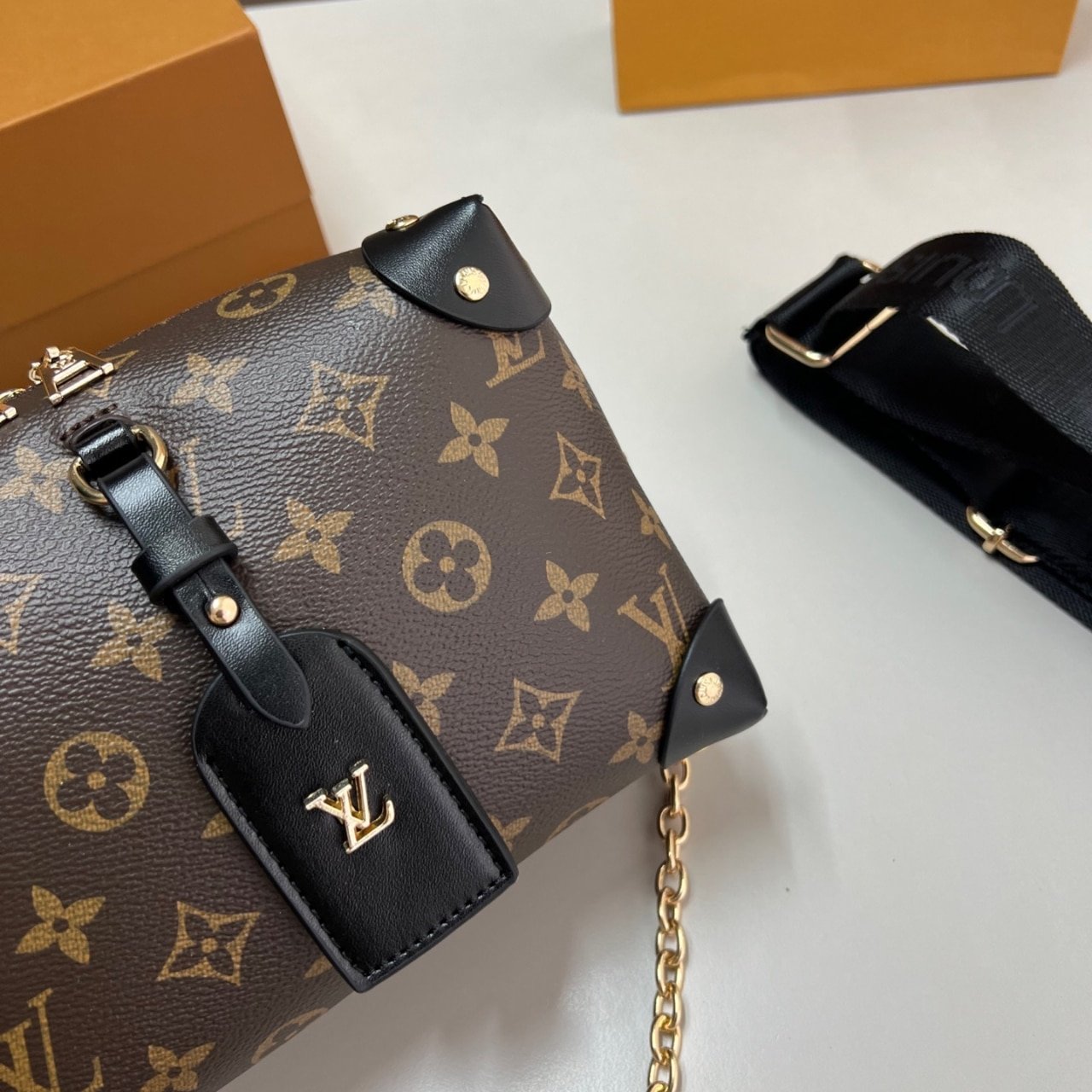 L0vis Vvtt0n Petite Malle Souple Monogram Bag Brown 20Cm M45571