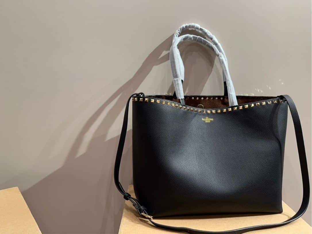 Va1e*ntin0 Garavani Rockstud Grainy Calfskin Tote Bag Black 35Cm 4W2B0B70Vsf 0No