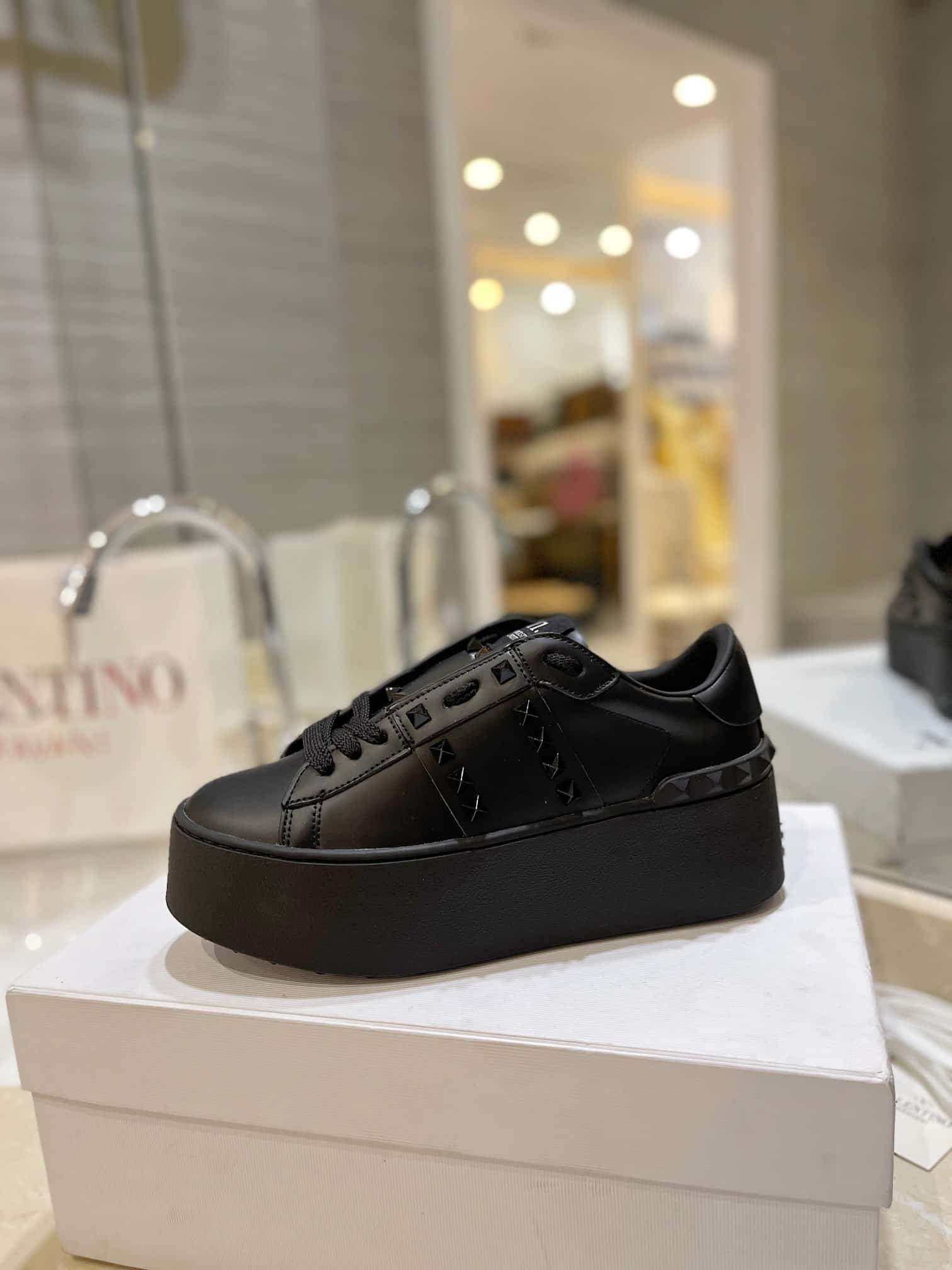 Va1e*ntin0 Garavani Flatform Rockstud Untitled Sneaker In Calfskin Black