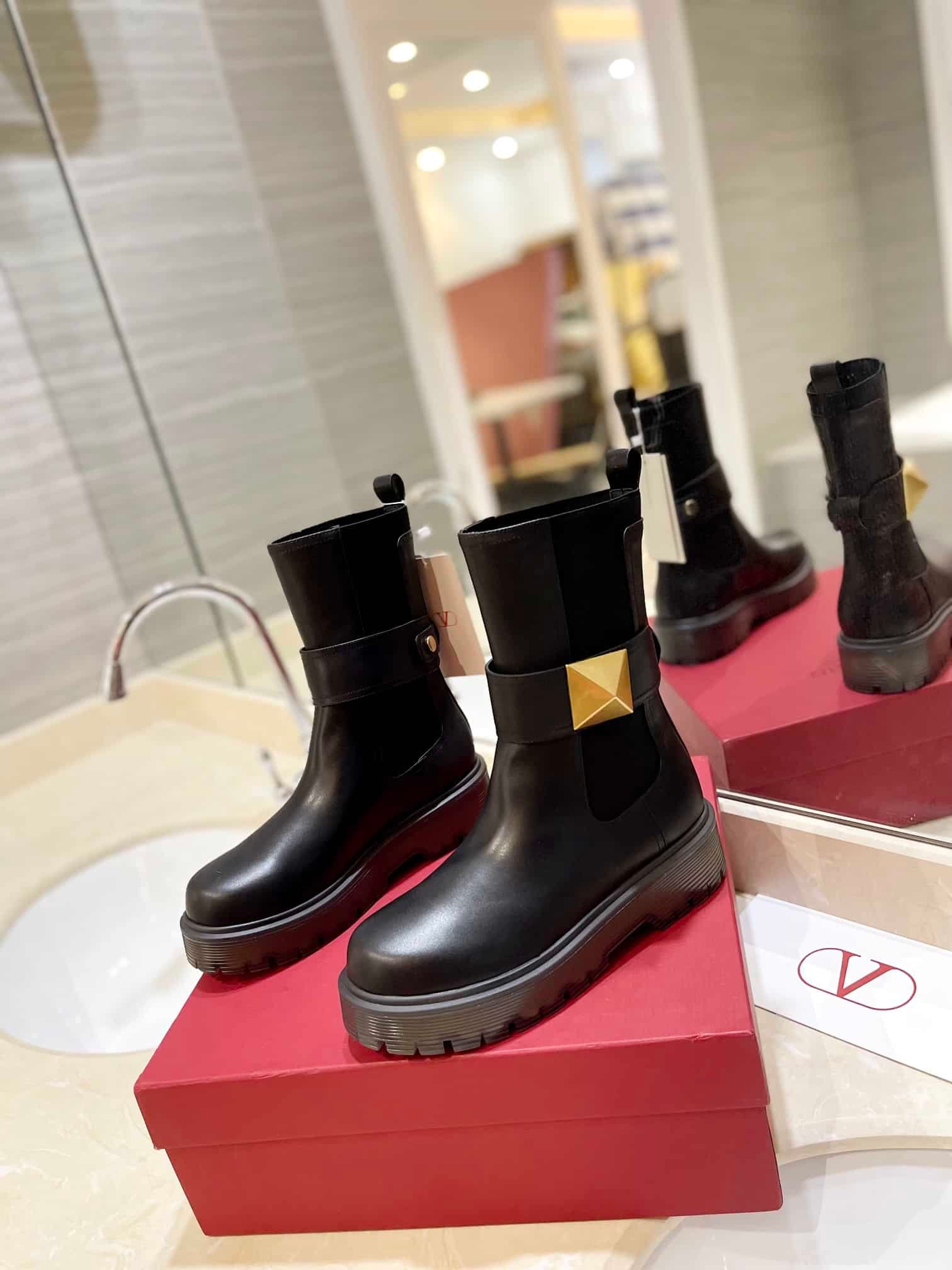 Va1e*ntin0 Garavani One Stud Beatle Boot In Calfskin Black