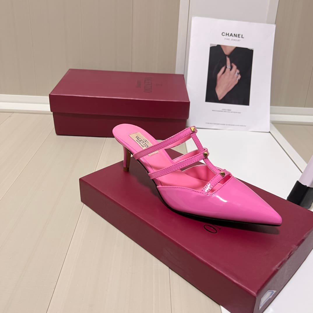Va1e*ntin0 Garavani Rockstud Wispy Mule In Calfskin Magenta
