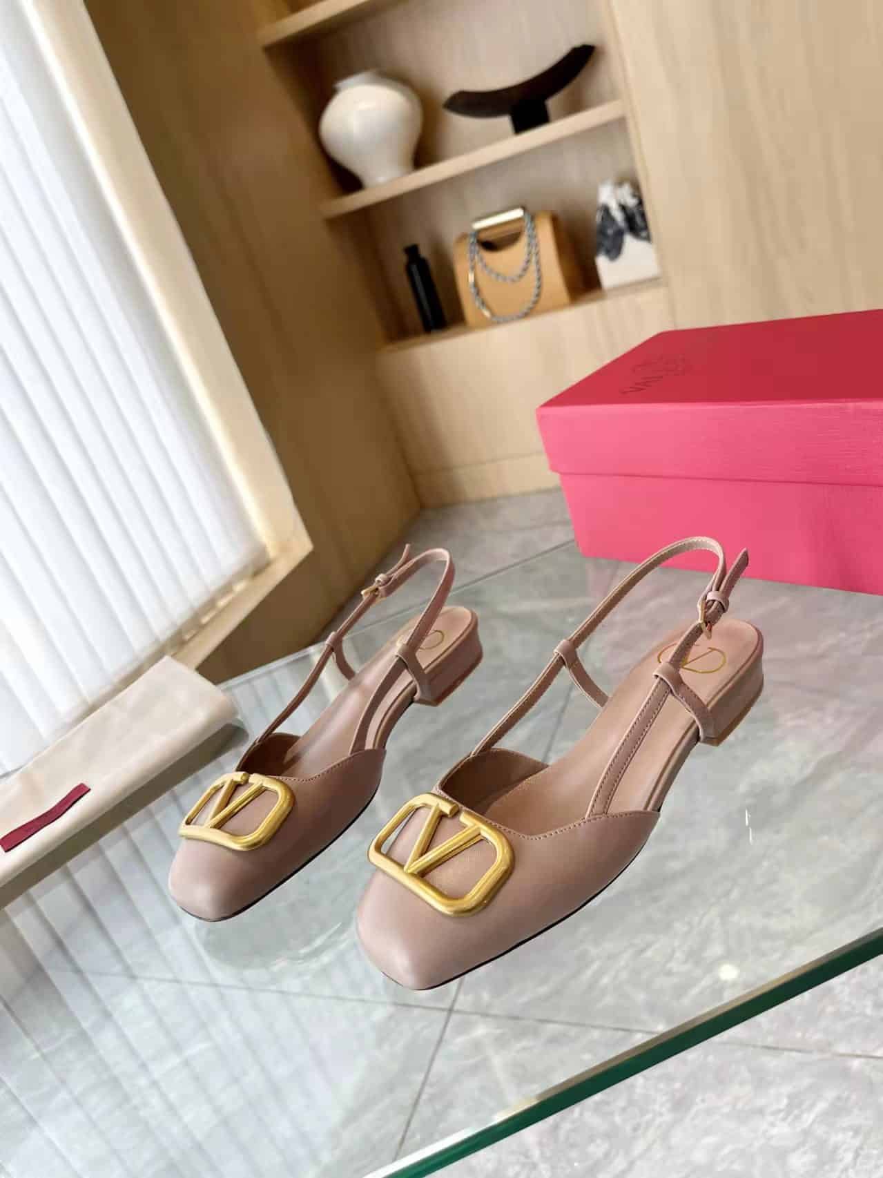 Va1e*ntin0 Garavani V Logo Leather Slingback Flats Beige