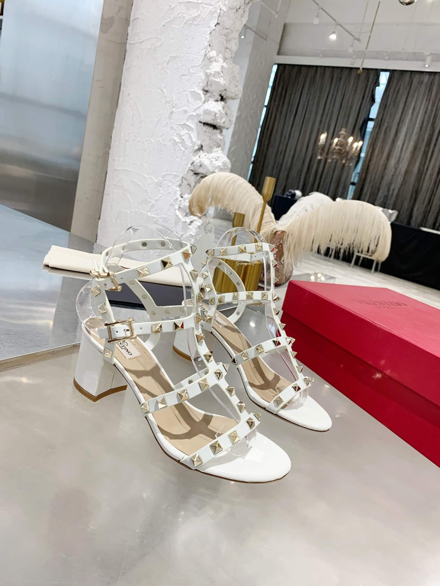 Va1e*ntin0 Garavani Rockstud Leather Sandals White