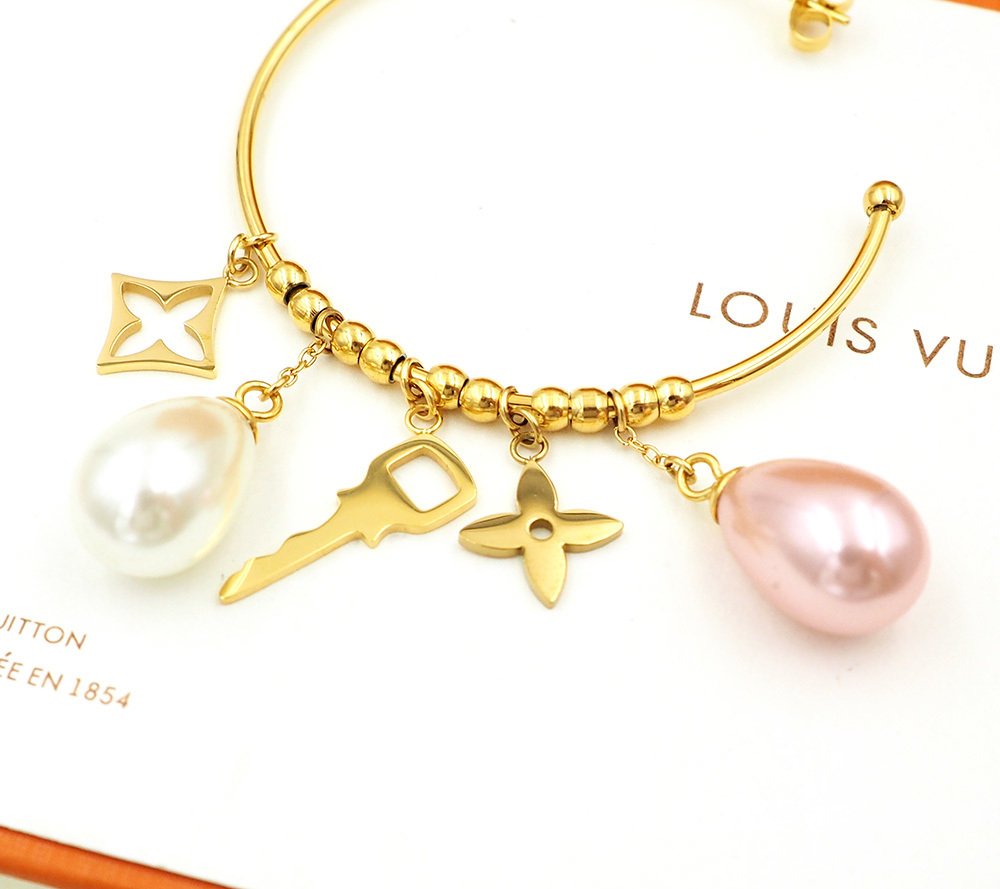 L0vis Vvtt0n Pearl Gold Charm Hoop Earrings