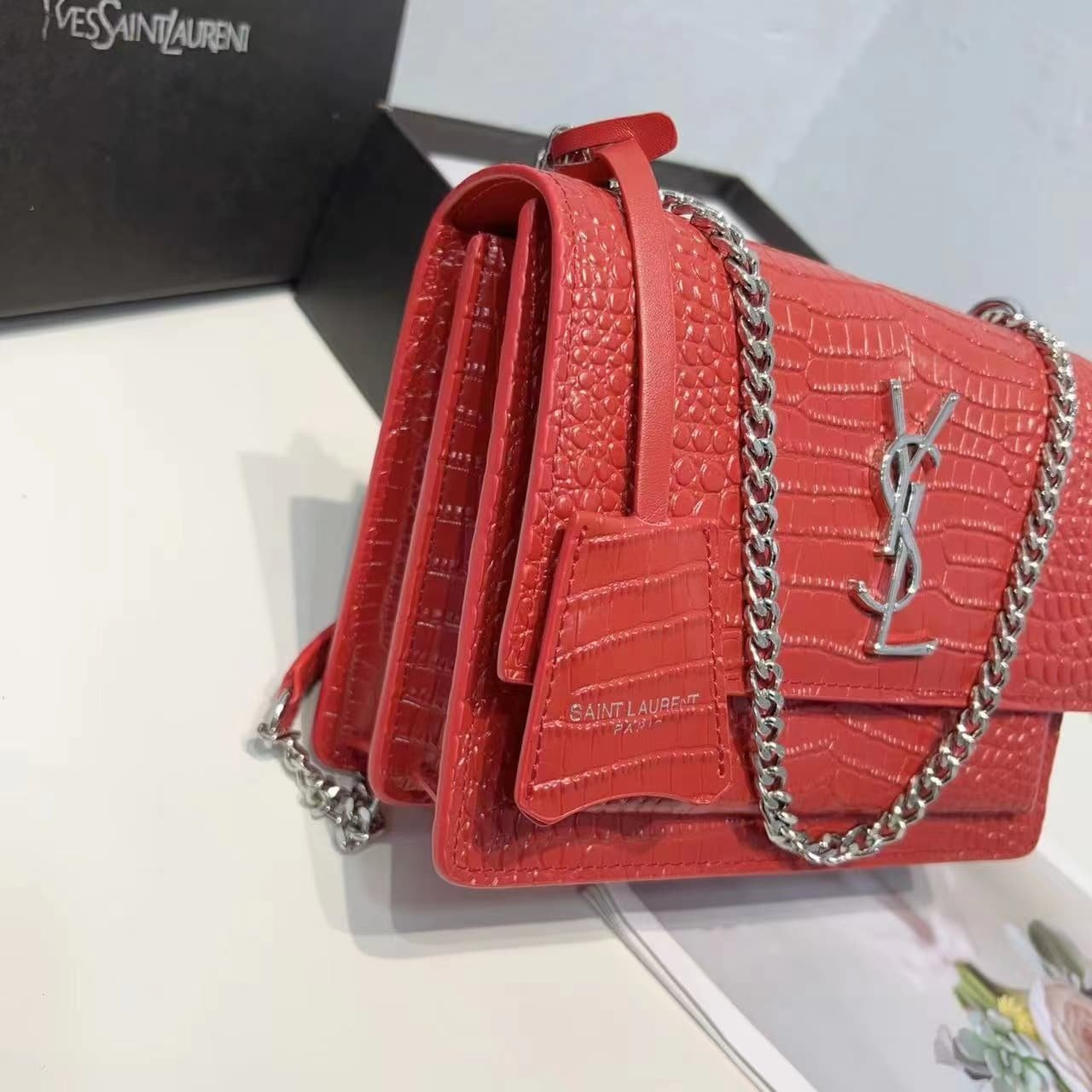 Sa1nt Lau*nt Sunset Embossed Leather Bag Red