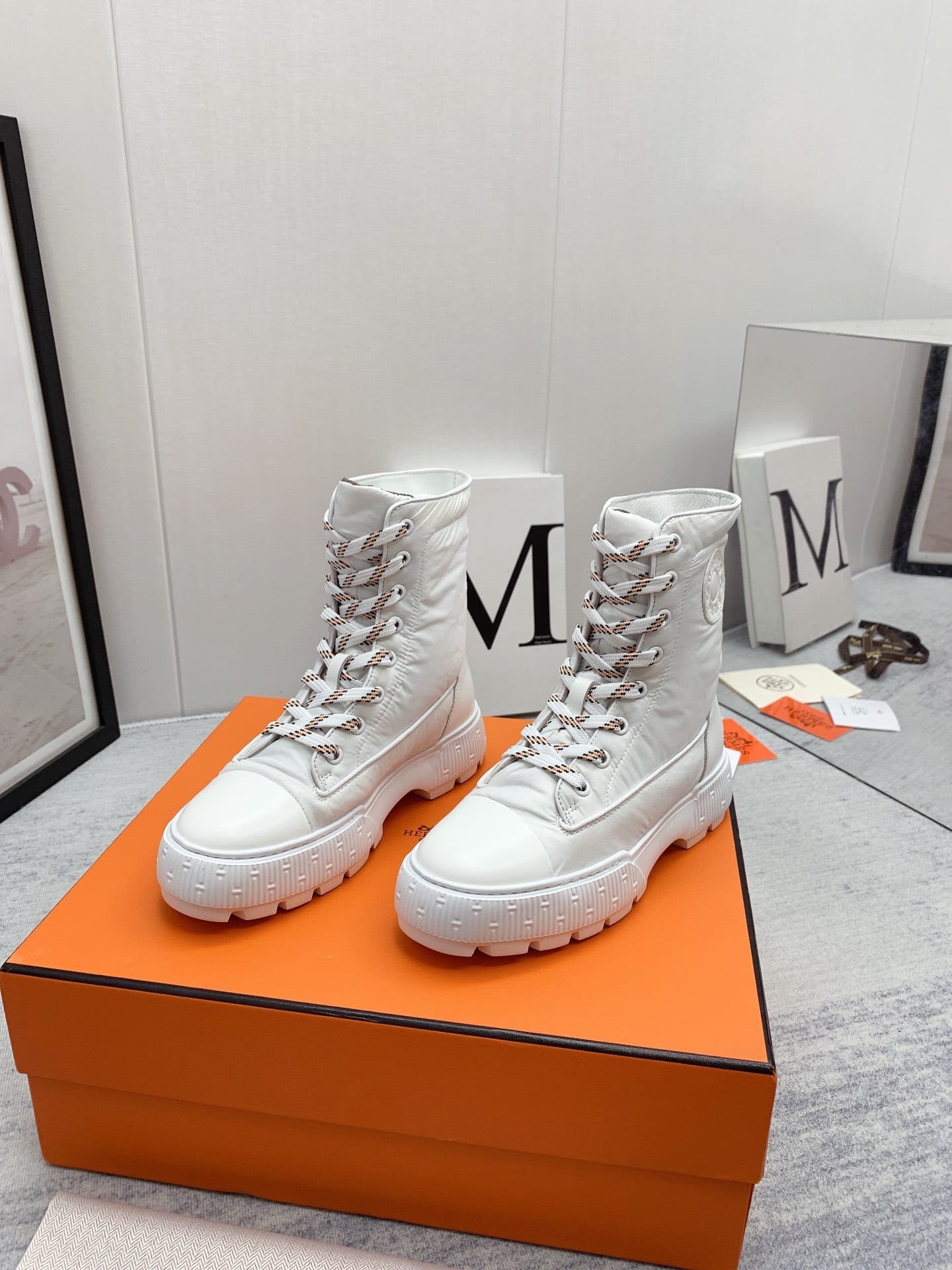 H**me5 Fresh Ankle Boots White